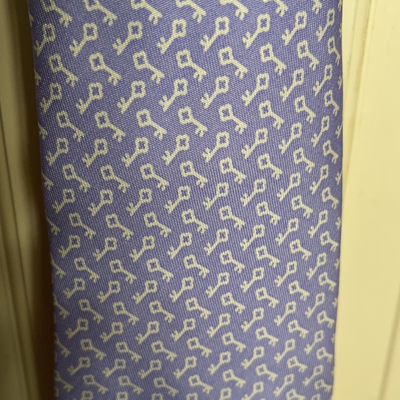 Vineyard Vines 100% silk handmade tie - Picture 2 of 6